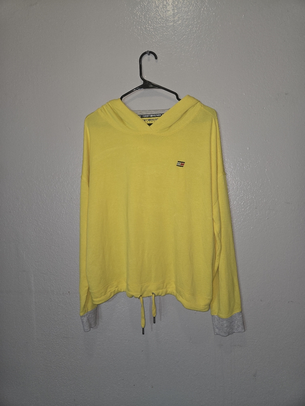 Tommy Hilfiger Sport Hoodie XL Yellow Gray Trim Drawstring Cropped Sweatshirt